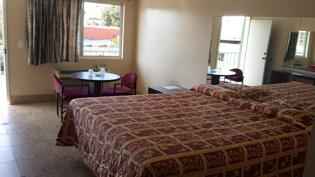 Foxy's Motor Motel Los Angeles